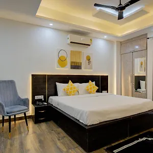 The Empire Studioz Golf Course Road With Kitchen & Balcony One Horizon Center Paras Hospital Cyber *** Gurgaon